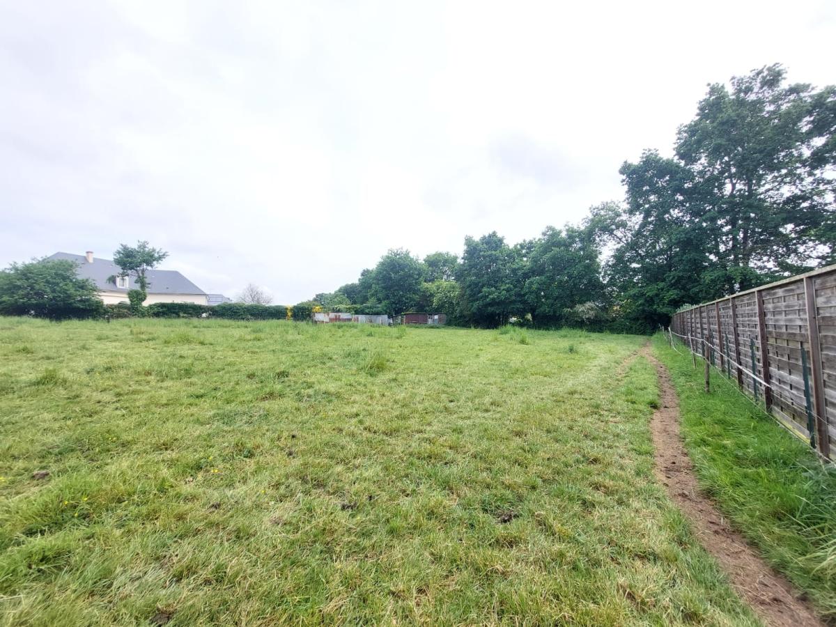 A VENDRE - COSSE LE VIVIEN - PARCELLE POUR 8 LOTS A BATIR