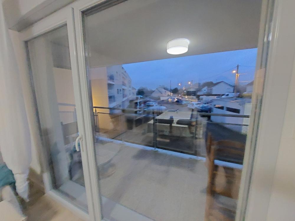 A VENDRE - APPARTEMENT LOUE EN RESIDENCE SERVICES - LOUVERNE