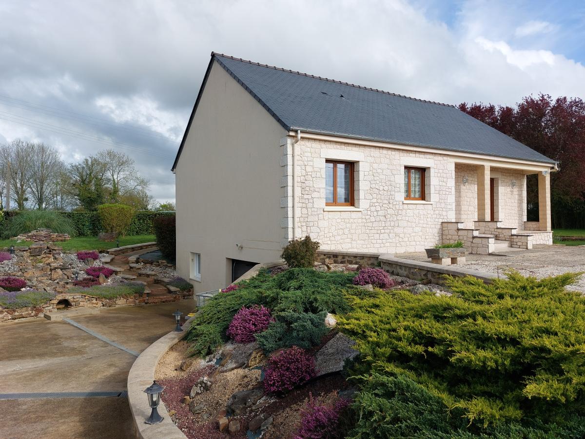 A VENDRE - PAVILLON EN CAMPAGNE - COURBEVEILLE