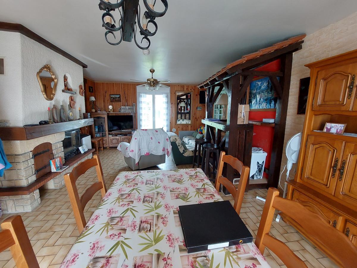 A VENDRE - PAVILLON EN CAMPAGNE - COURBEVEILLE