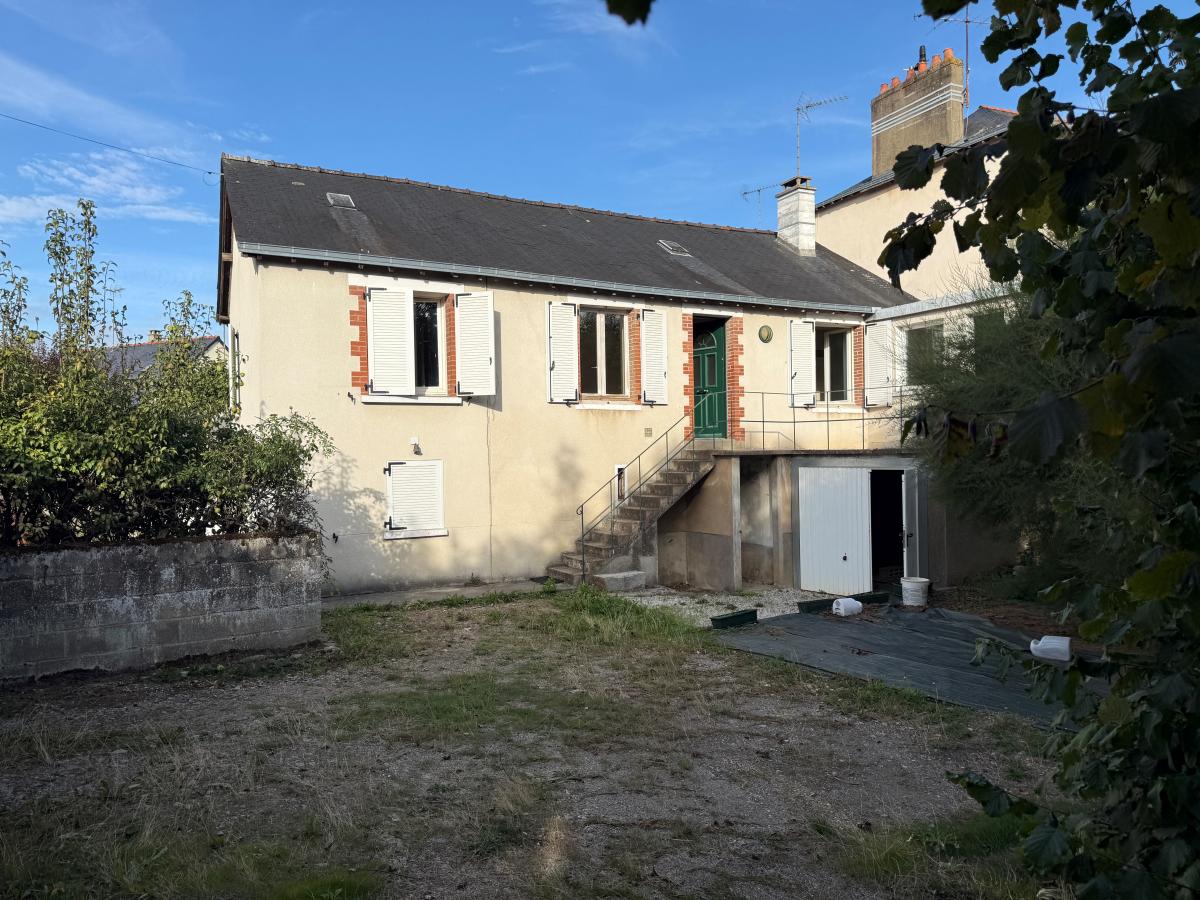 LAVAL, Maison sur sous-sol.