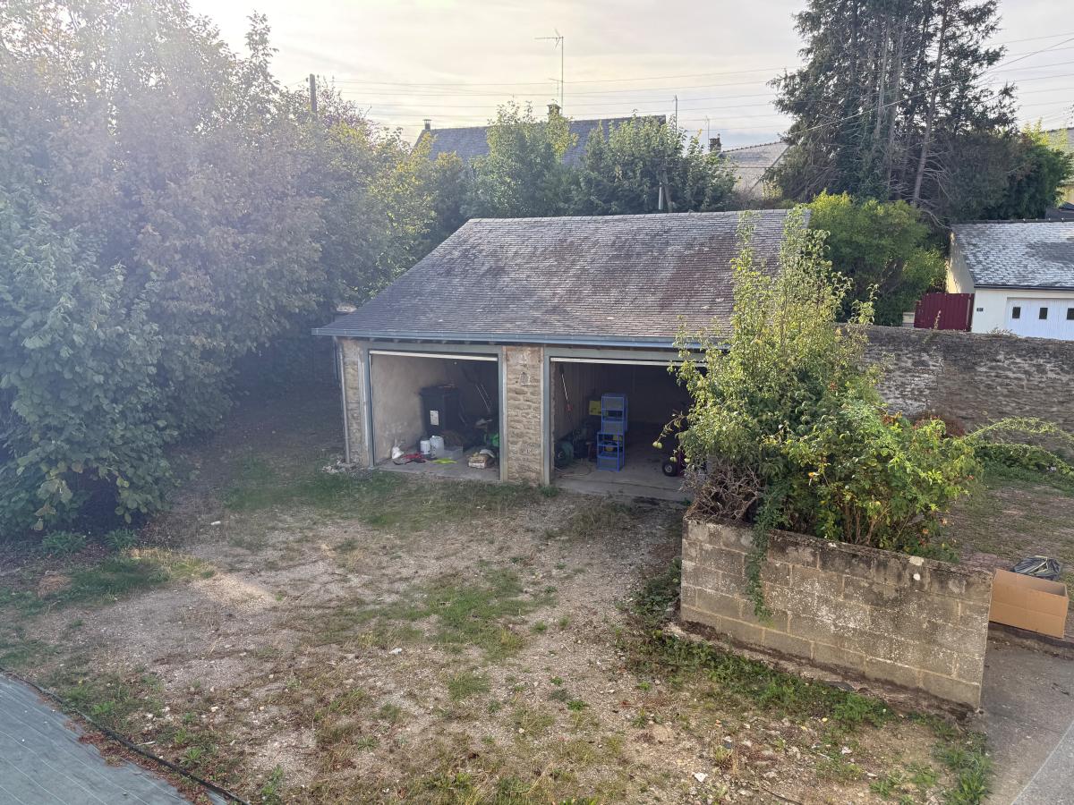 LAVAL, Maison sur sous-sol.