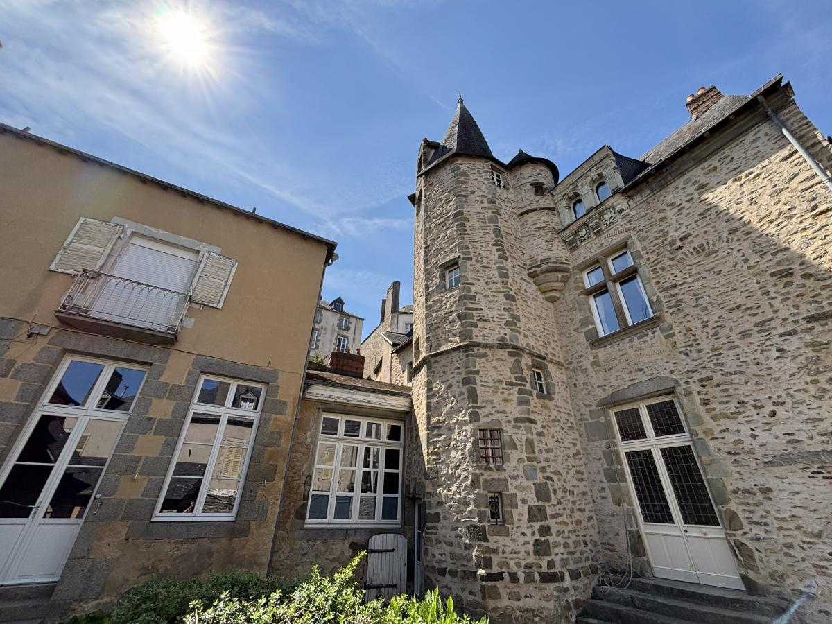 A LOUER A LAVAL MAISON T7 RIVE DROITE CENTRE-VILLE