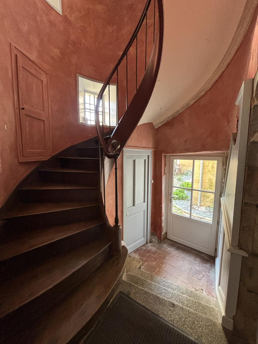 A LOUER A LAVAL MAISON T7 RIVE DROITE CENTRE-VILLE
