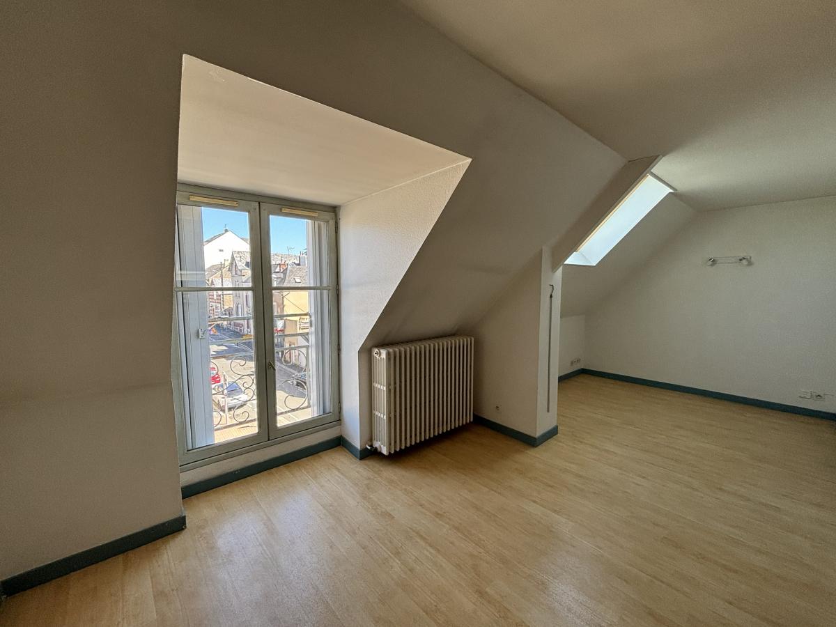 A LOUER APPARTEMENT T2 LAVAL RIVE GAUCHE