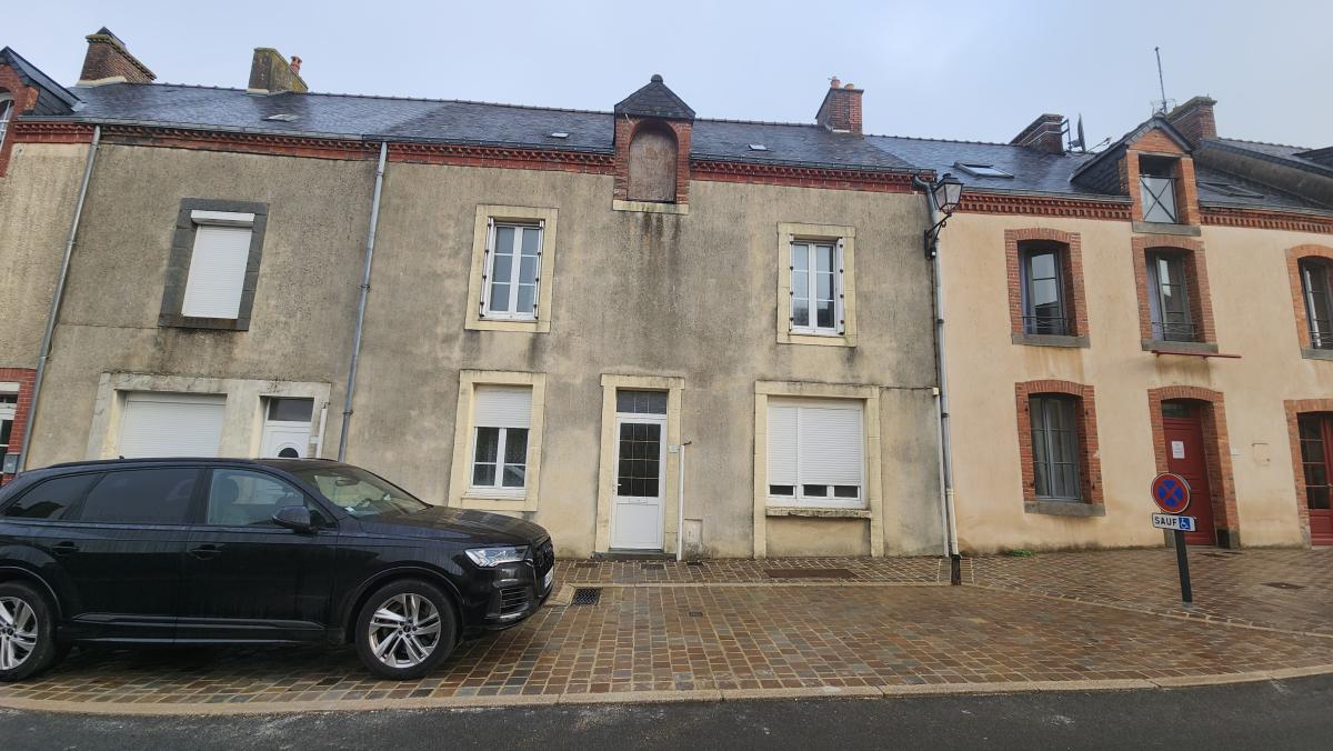 MAISON DE BOURG A RENOVER