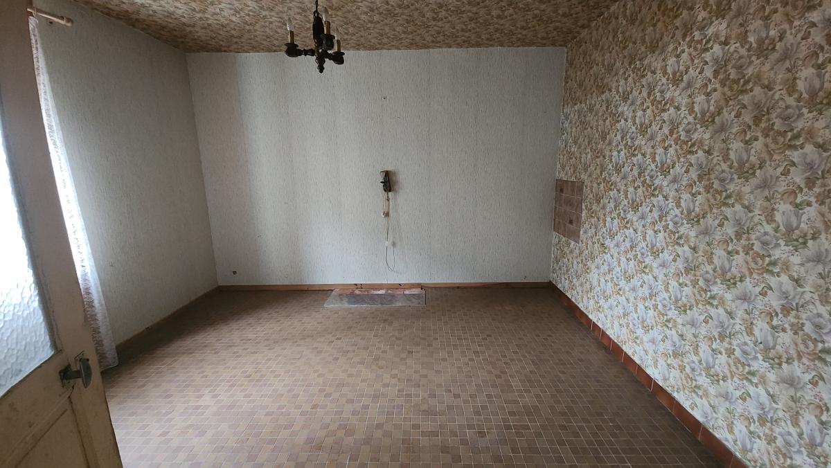 MAISON DE BOURG A RENOVER