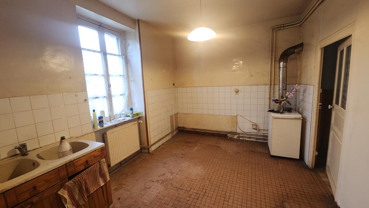 MAISON DE BOURG A RENOVER
