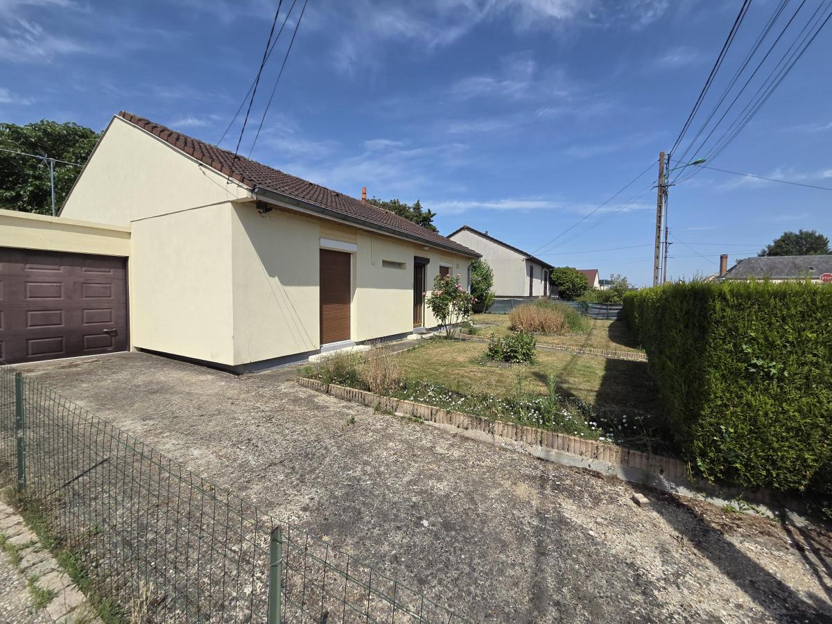 Teloché : Pavillon de plain-pied années 70, 2 chambres, jardin, garage