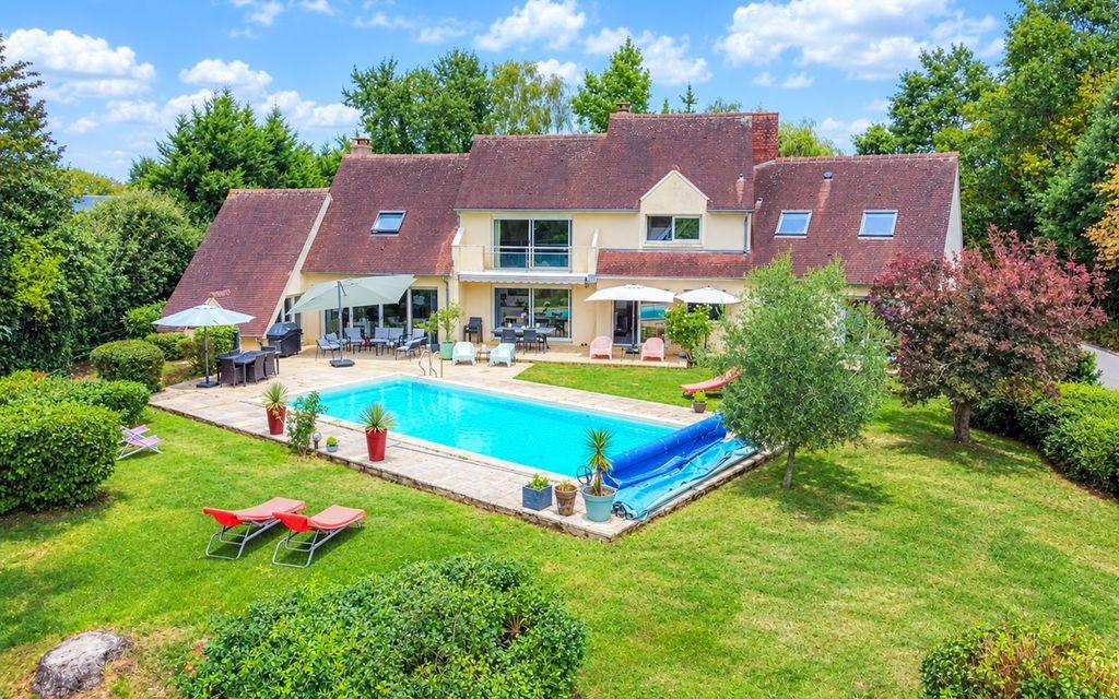 PROPRIETE DE 263M² AVEC PISCINE