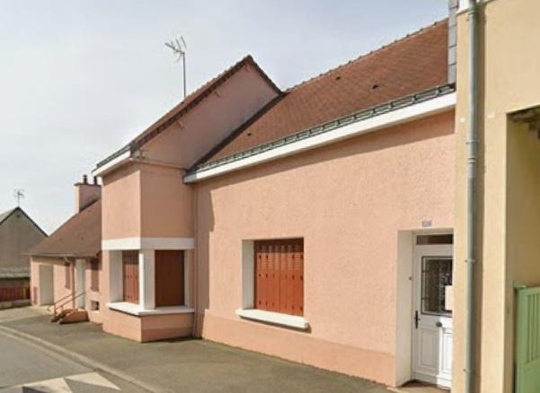 CONLIE centre : Maison de village 70 m² à actualiser sur parc paysager de 3.000 m²
