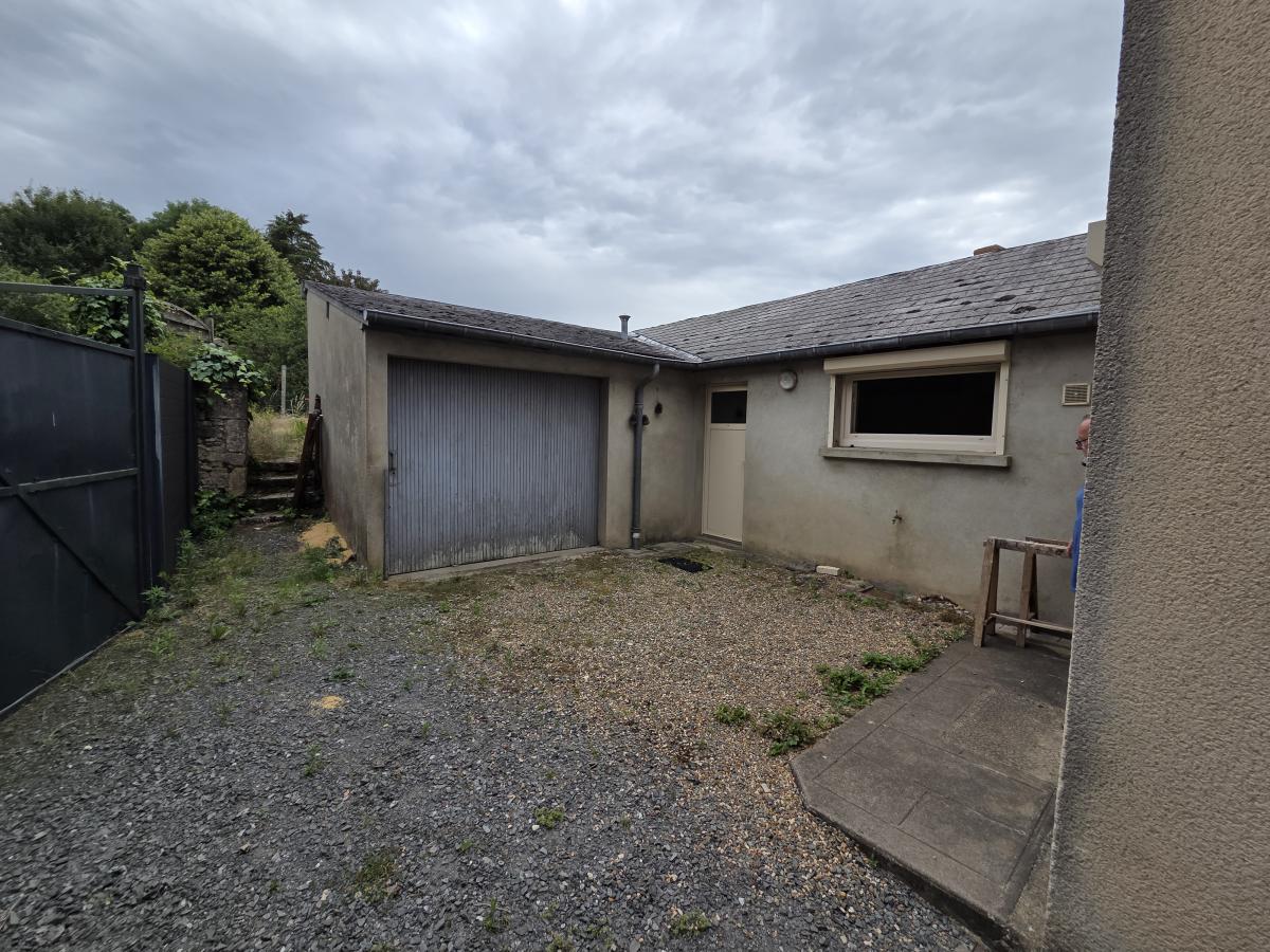 Neuvillalais : Maison de village, 68 m²,  3 chambres, garage, jardin