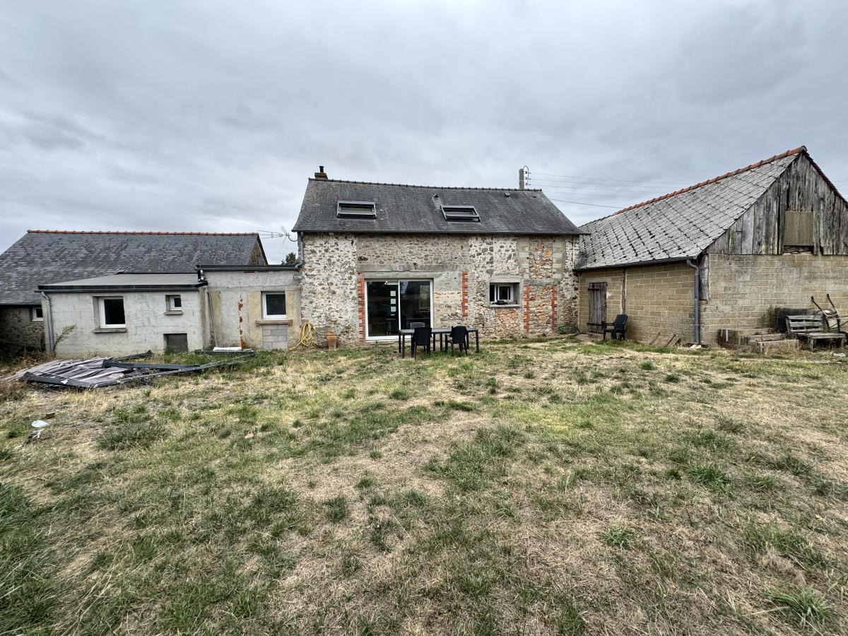VAIGES – Maison 3 chambres dont une suite parentale et grand garage