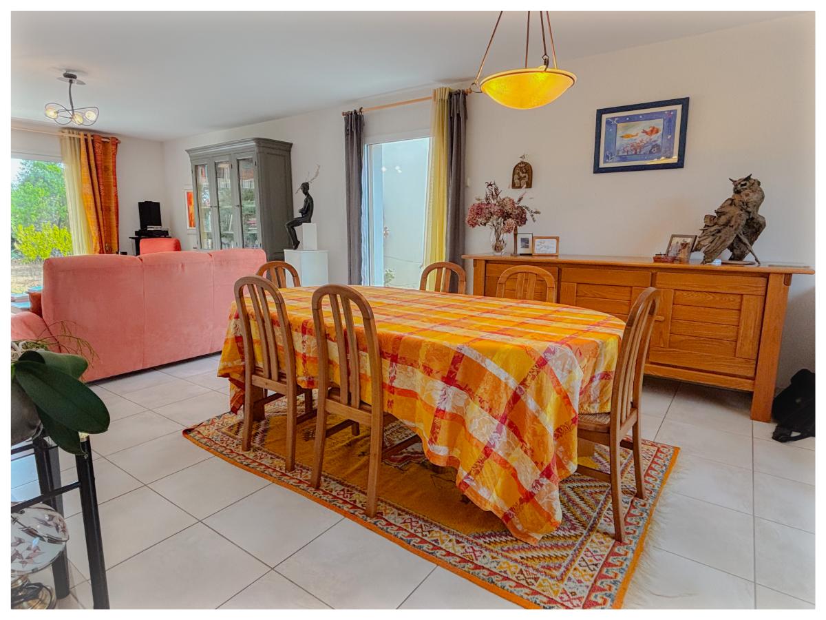 Maison traditionnelle d'habitation en parfait état