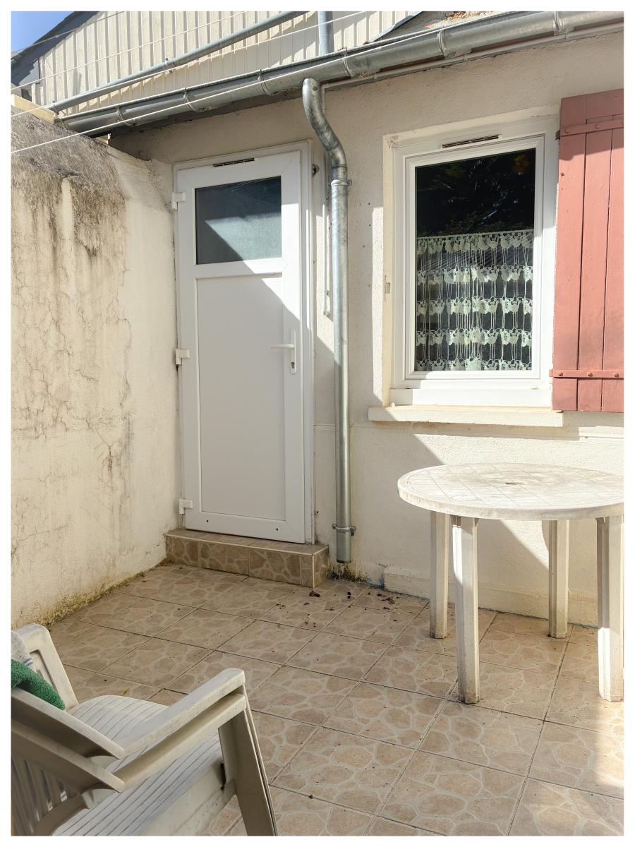 DOUTRE / PLACE BICHON Maison ancienne avec locataire en place