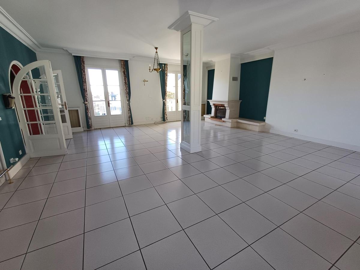 MARIETTE - Proche centre ville Grande maison avec bureaux