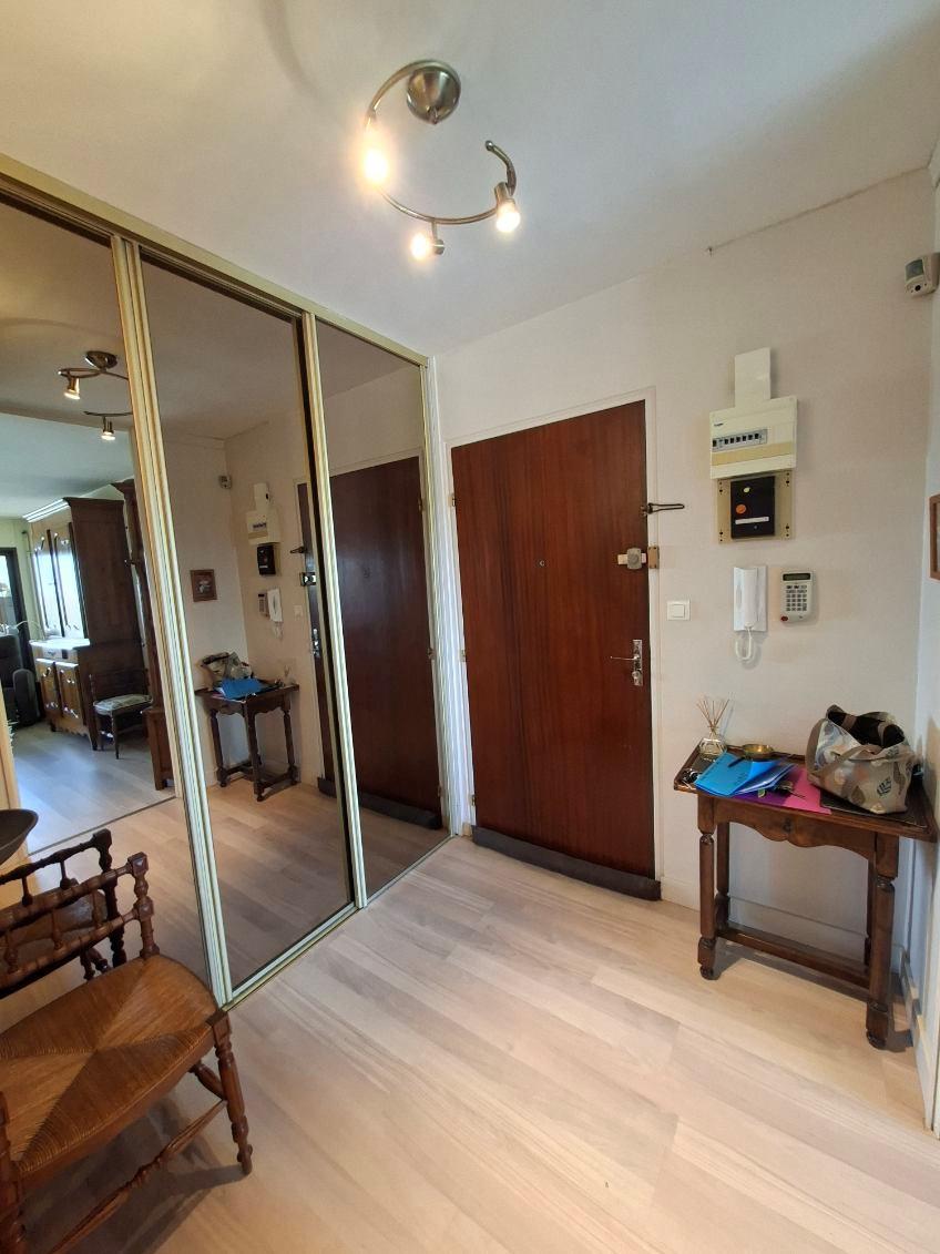 APPARTEMENT 4 pièces - 85 M2 - Dernier étage avec ascenseur