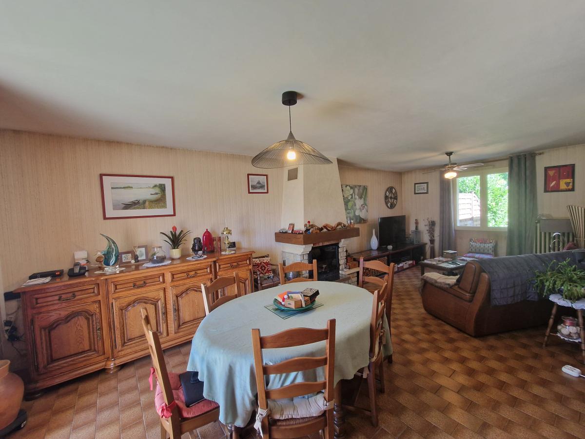 Maison de plain pied avec dépendances
