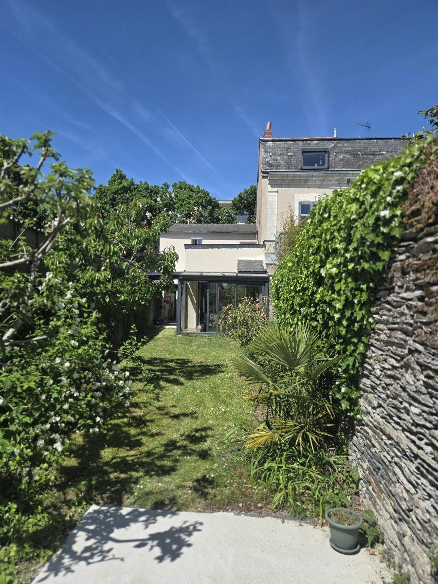 ANGERS – AVENUE VAUBAN – LE CONFORT D’UNE MAISON, L’ESPRIT D’UN APPARTEMENT.