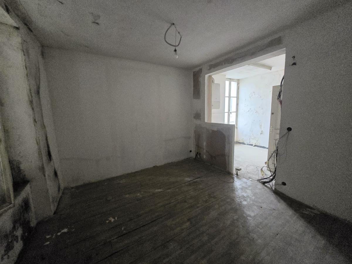 Secteur gare Angers maison avec cour composée de 3 logements
