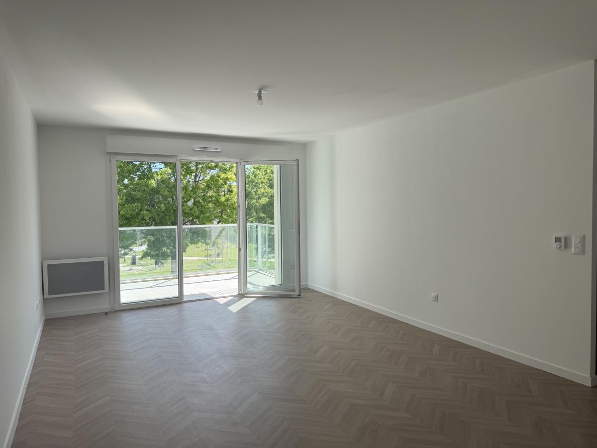 LOCATION APPARTEMENT L'HUISSERIE