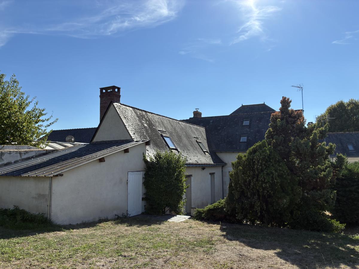 Maison authentique assortie d'un grand jardin
