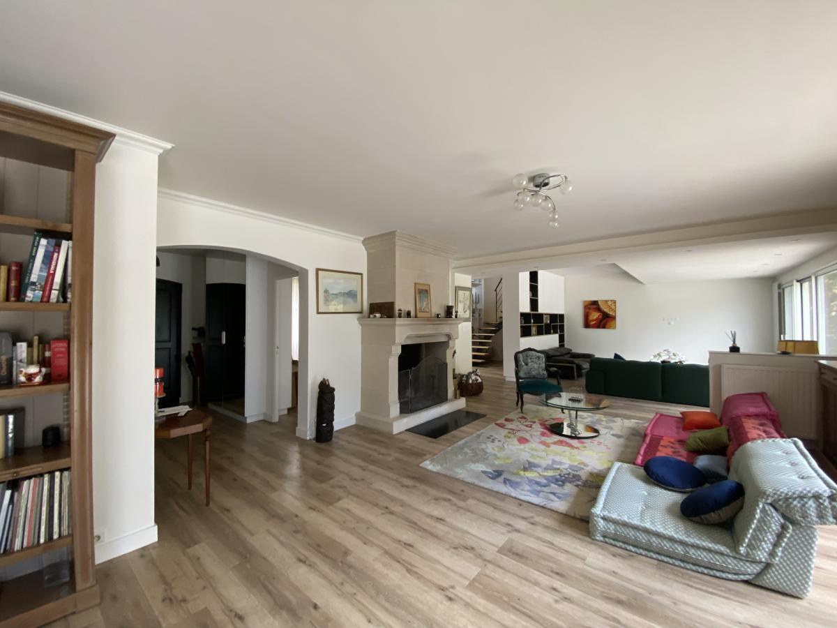 SOUCELLES Belle maison de 239m².