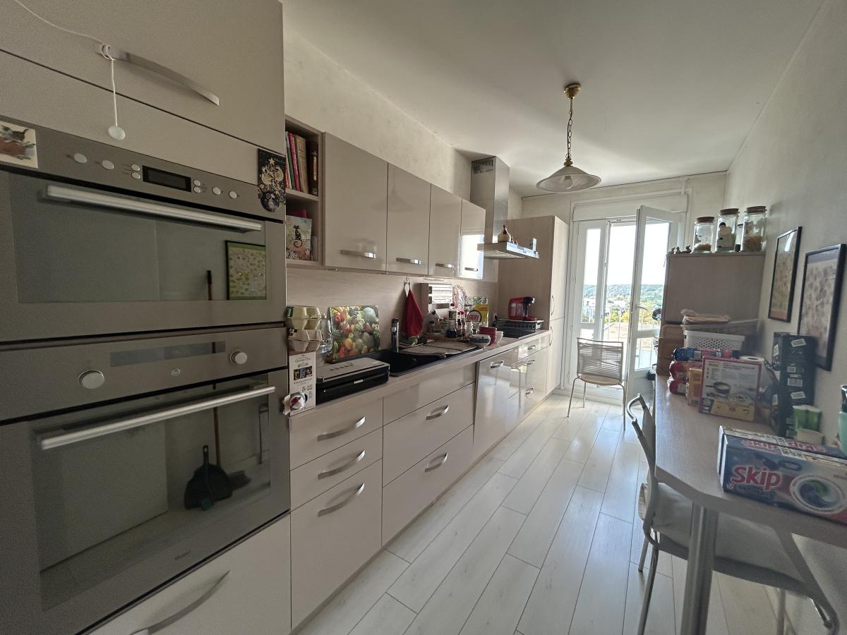 A VENDRE - APPARTEMENT TYPE 3 DERNIER ETAGE - LAVAL