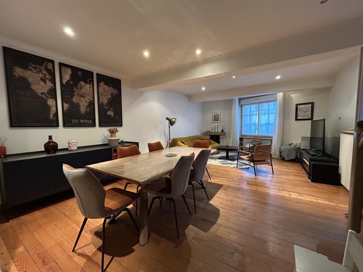 A VENDRE - MAISON DE VILLE AVEC GARAGE - CENTRE VILLE - LAVAL