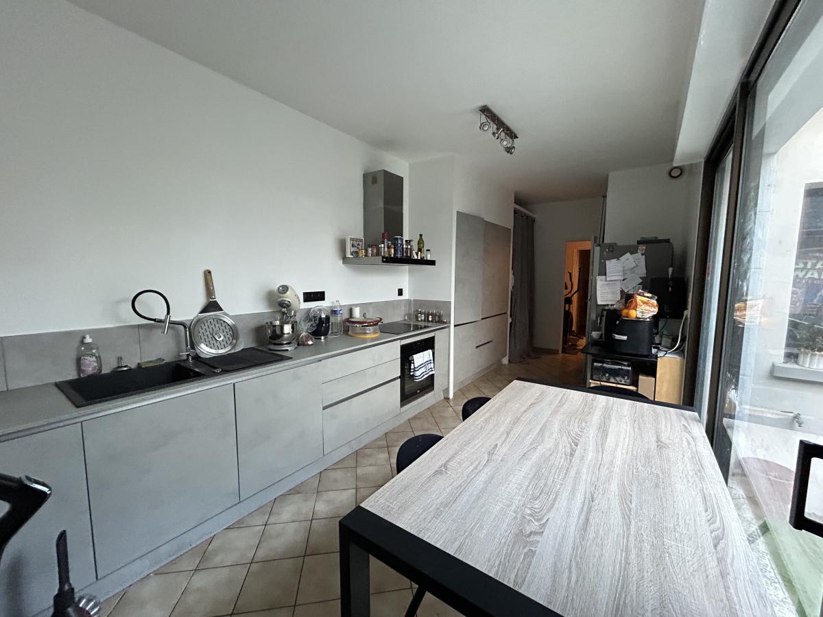 A VENDRE - MAISON DE VILLE AVEC GARAGE - CENTRE VILLE - LAVAL