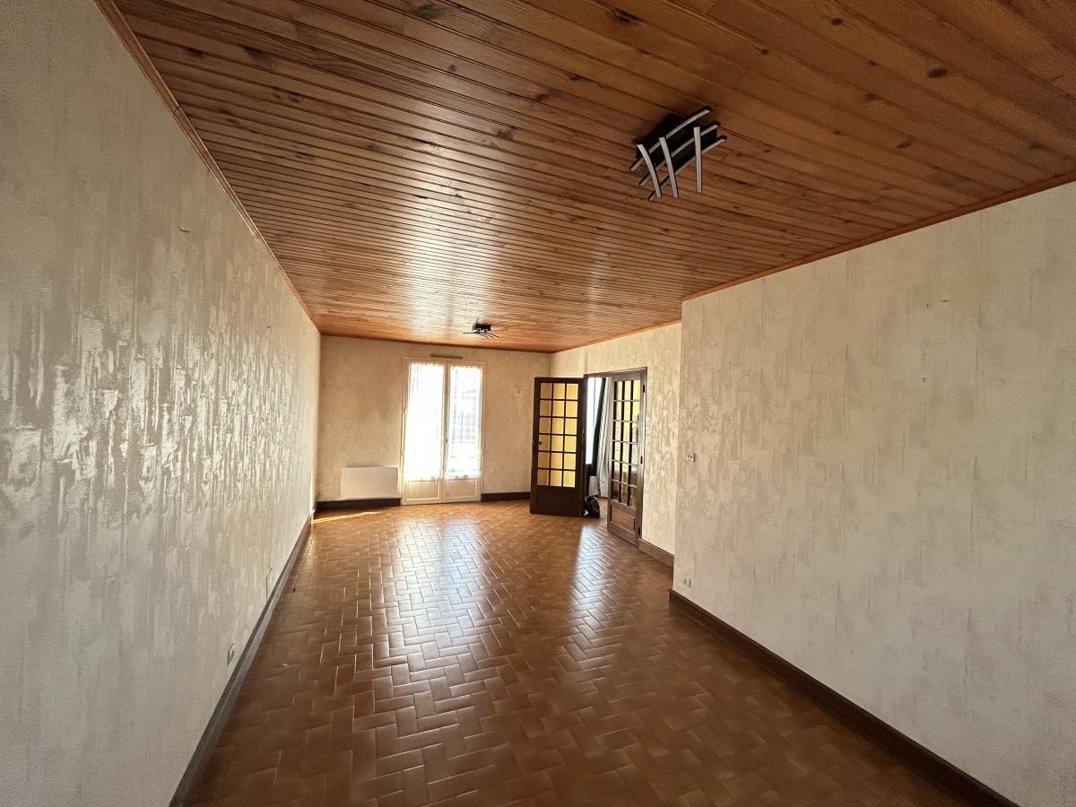 A VENDRE - PAVILLON SUR SOUS COMPLET - MONTIGNE LE BRILLANT