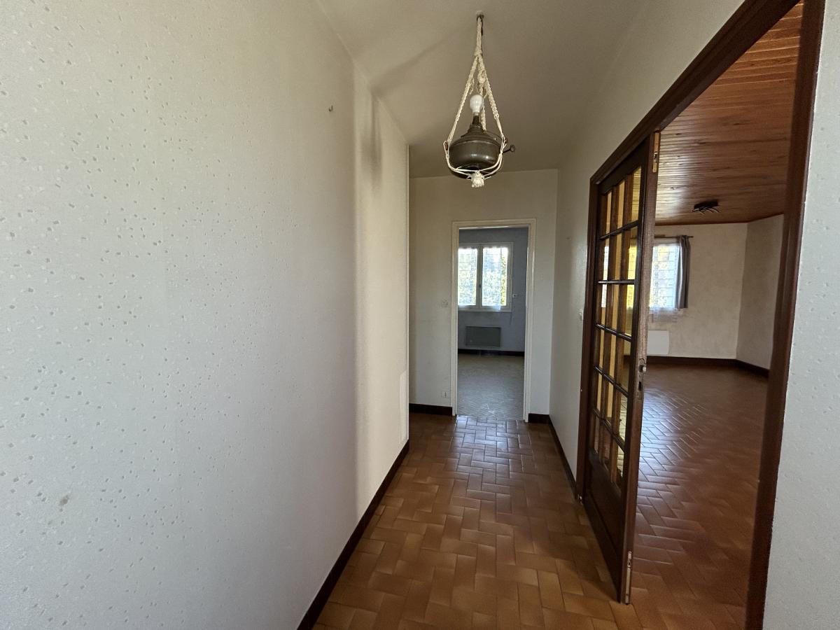 A VENDRE - PAVILLON SUR SOUS COMPLET - MONTIGNE LE BRILLANT