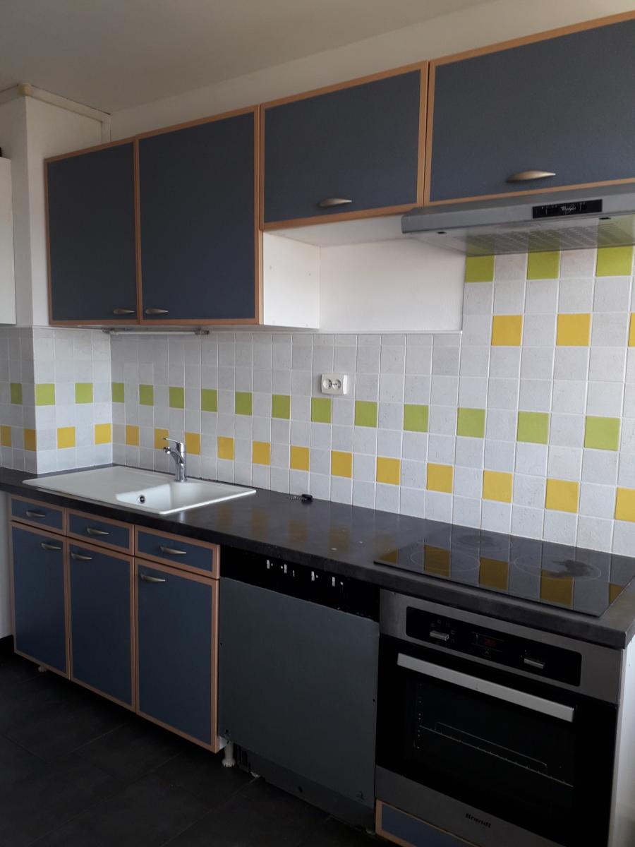 APPARTEMENT 4 PIECES DANS RESIDENCE PROCHE COMMODITES