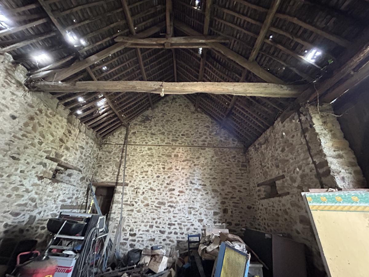 A VENDRE - MAISON A RENOVER - LA CROILLE