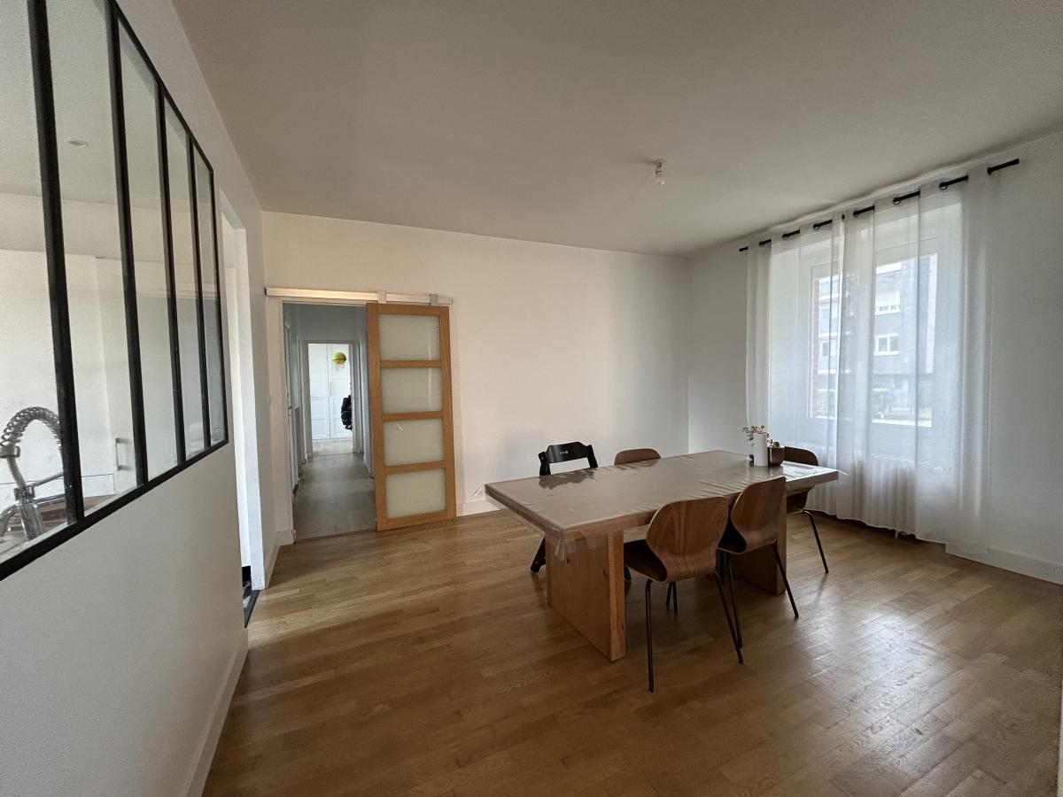 A VENDRE - MAISON D'HABITATION - LAVAL
