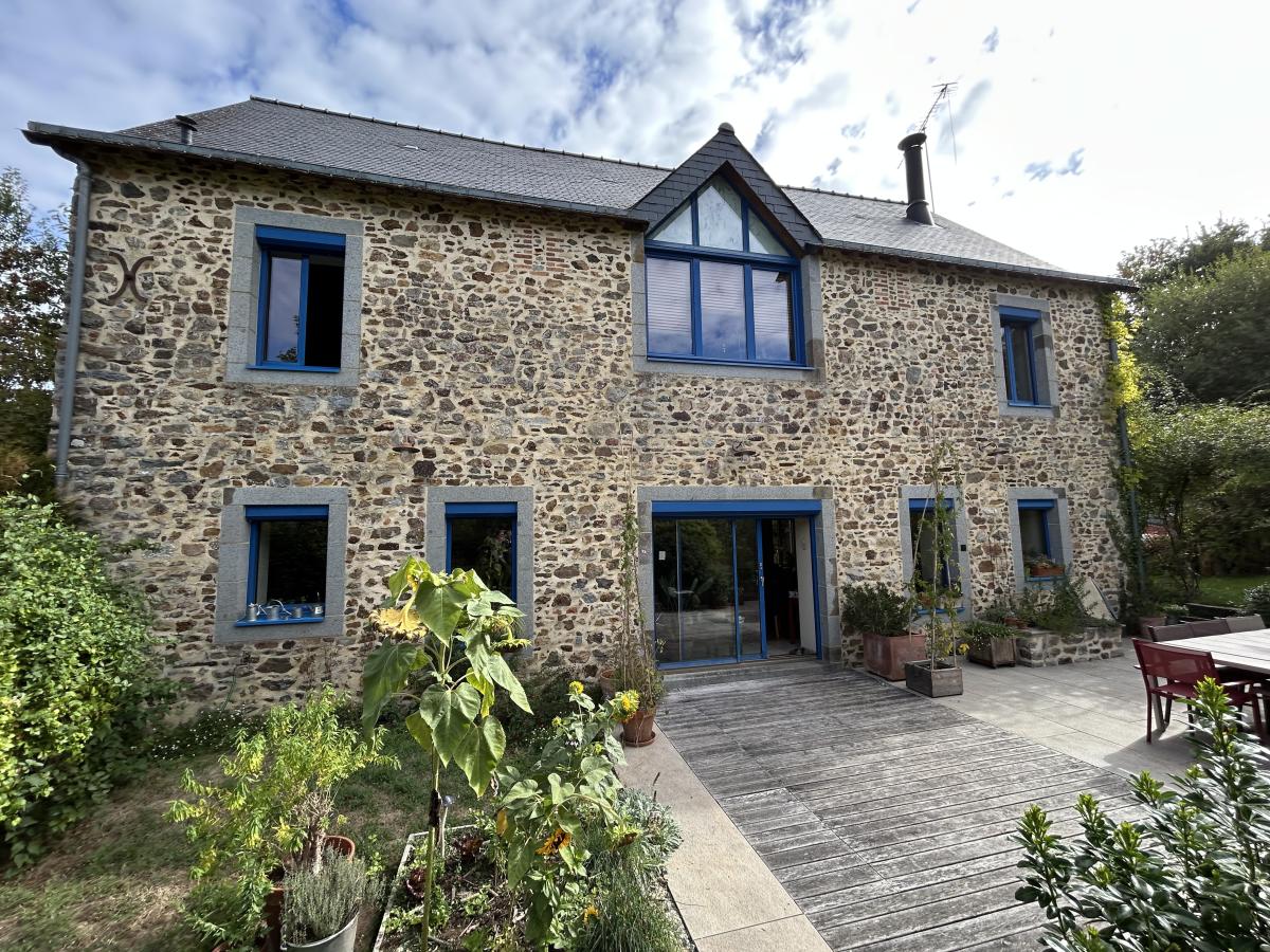 A VENDRE - MAISON EN PIERRES - SAINT JEAN SUR MAYENNE