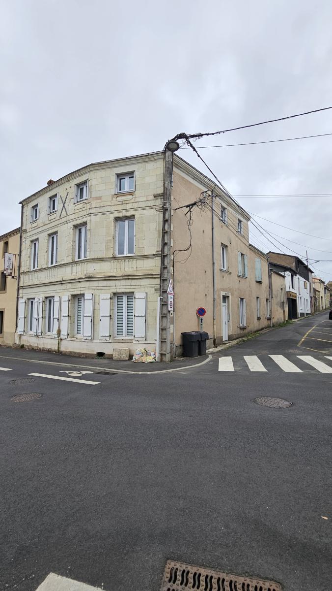 A LOUER A BEAUPREAU-EN-MAUGES (BEAUPREAU)